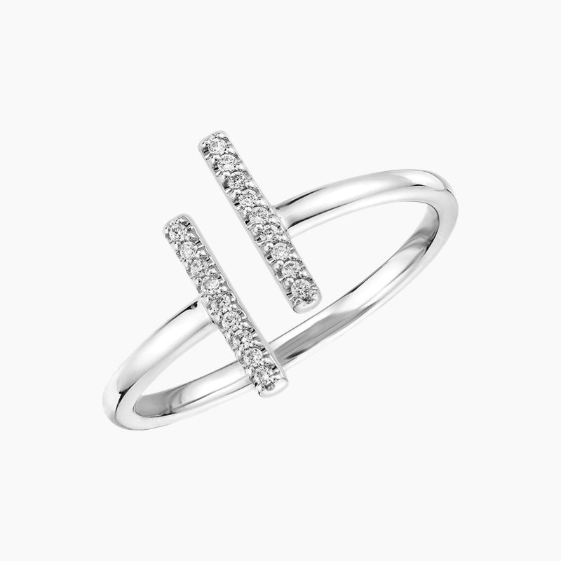 Delicato anello alla moda con barra divisa in pavé