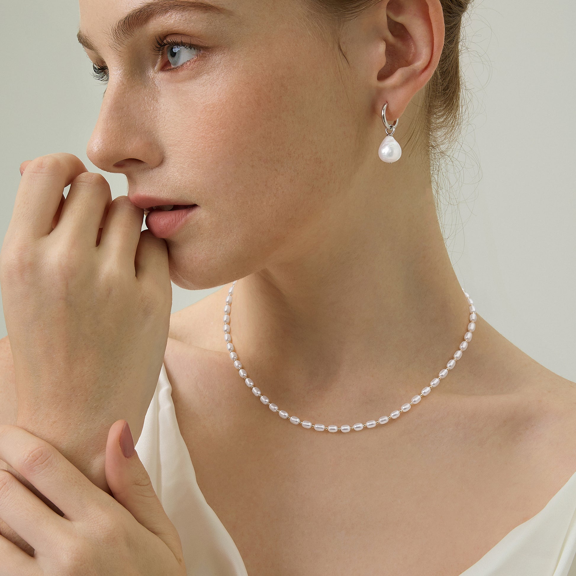 pearl necklace, beaded choker, freshwater pearls, 14K Yellow gold plated brass pearls necklace, freshwater pearl necklace, pearl necklace for brides, wedding pearl necklace, white pearl, pearl choker necklace​, gold and pearl necklace​, white pearl necklace​, chunky pearl necklace, tiny pearl necklace, necklace pearl chain