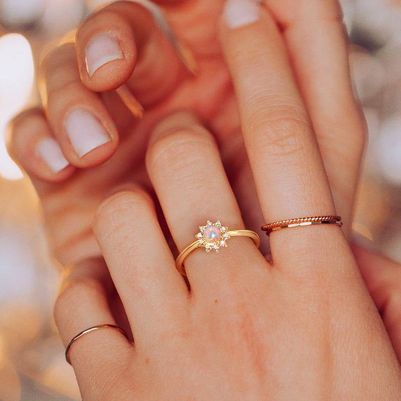 Anello aperto con opale di girasole