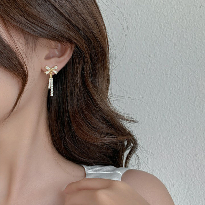 Orecchini pendenti in argento sterling con design a fiocco