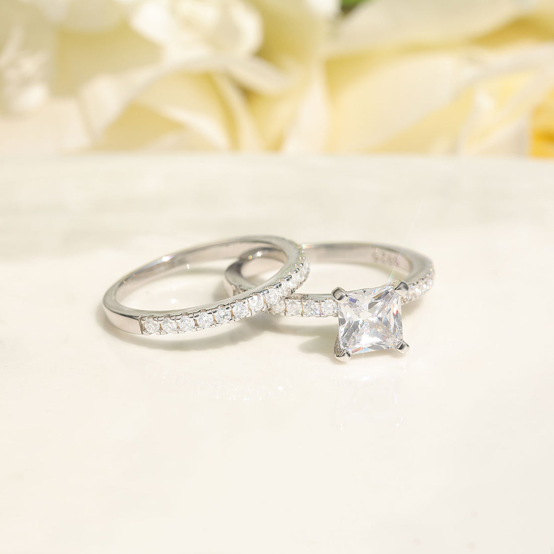 Anello di fidanzamento in argento sterling 925 con taglio principessa
