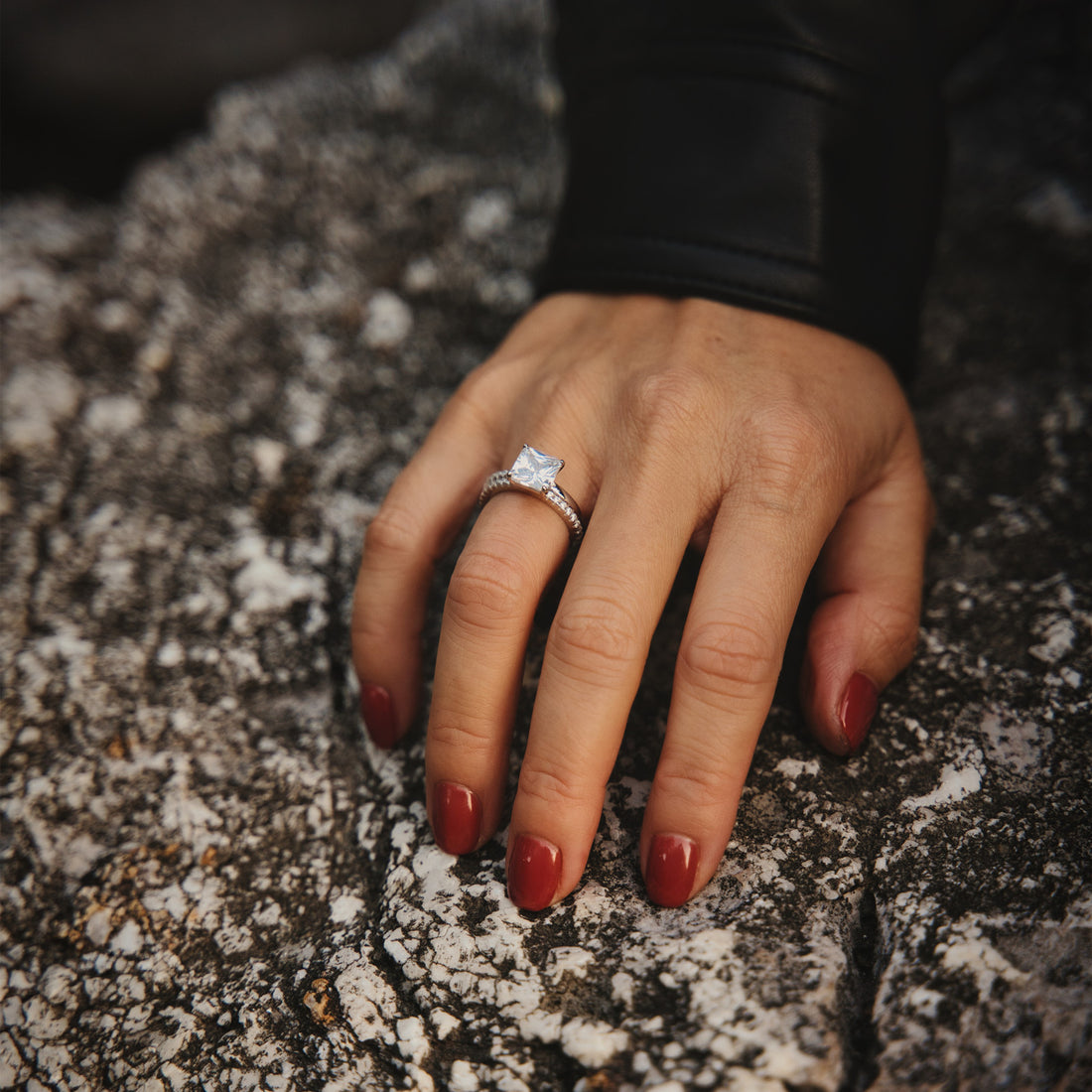 Anello di fidanzamento in argento sterling 925 con taglio principessa
